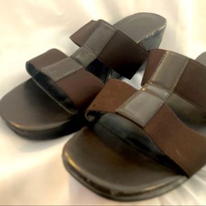 11w stretch dark brown wedges